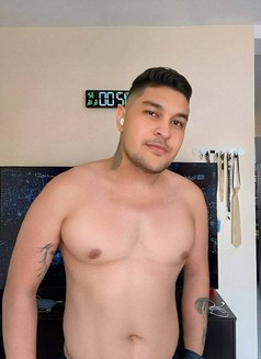 HabibiTonyXL - Acompañantes masculino in Manila Photo 7 of 9