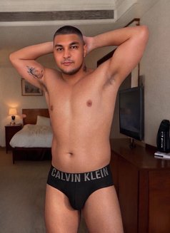 HabibiTonyXL - Male escort in Manila Photo 5 of 12