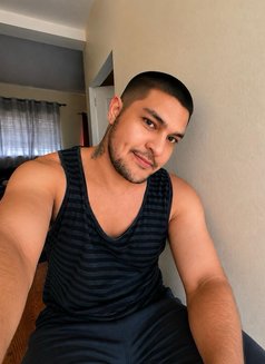 HabibiTonyXL - Male escort in Manila Photo 7 of 12