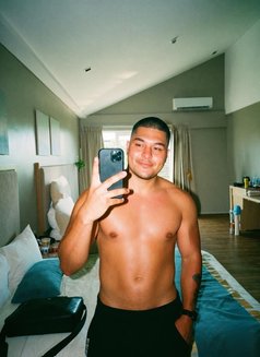 HabibiTonyXL - Male escort in Manila Photo 8 of 12