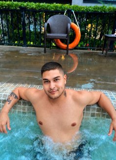 HabibiTonyXL - Male escort in Manila Photo 3 of 9