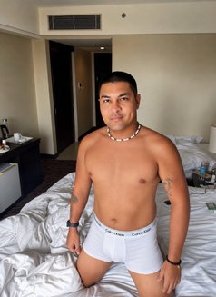 HabibiTonyXL - Male escort in Manila Photo 4 of 9