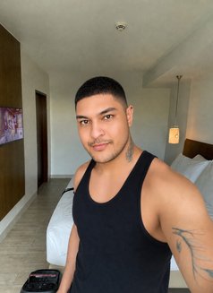 HabibiTonyXL - Male escort in Manila Photo 8 of 9