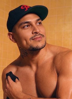 HabibiTonyXL - Male escort in Manila Photo 9 of 9
