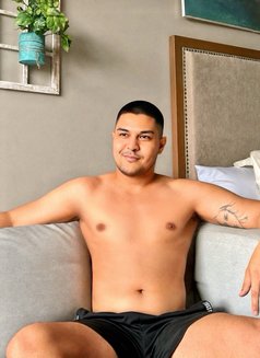 HabibiTonyXL - Male escort in Manila Photo 6 of 9