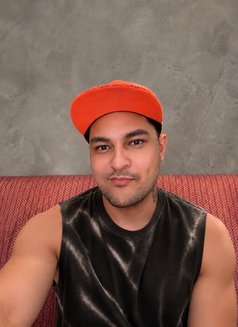 HabibiTonyXL - Male escort in Manila Photo 7 of 9