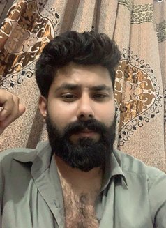 Hadi - Intérprete masculino de adultos in Islamabad Photo 2 of 5