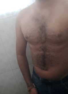 Hadi - Intérprete masculino de adultos in Islamabad Photo 3 of 5