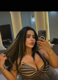 Haifa - puta in Riyadh Photo 10 of 14