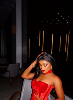 Hailey - puta in Abu Dhabi Photo 2 of 3