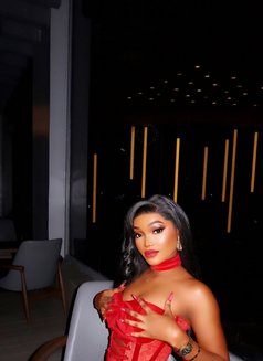 Hailey - puta in Abu Dhabi Photo 3 of 3