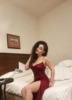 Hala - Intérprete de adultos in Beirut Photo 3 of 3