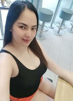 Half-American Beauty, Tall & Curvy - escort in Singapore Photo 7 of 8