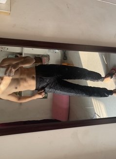 Halfdeshi - Male escort in New Delhi Photo 4 of 7