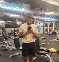 Halku - Acompañantes masculino in New Delhi