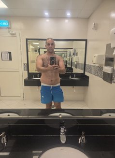 Hamada558 - Male escort in Dubai Photo 3 of 5