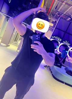 HAMID - Acompañantes masculino in Dubai Photo 2 of 3