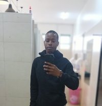Hamilton - masseur in Nairobi