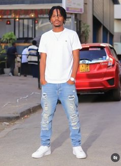 Hamisi - masseur in Nairobi Photo 2 of 2