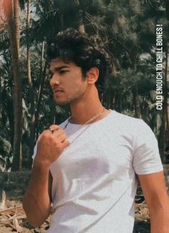 Hamood - Acompañantes masculino in Al Manama Photo 1 of 5