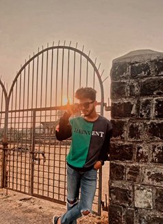 Hamood - Acompañantes masculino in Al Manama Photo 2 of 5