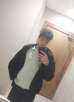 Hamza - Male escort in Cairo Photo 3 of 5