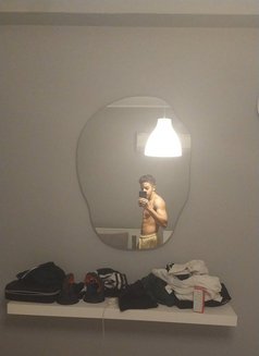 Hamza - Male escort in Cairo Photo 4 of 5