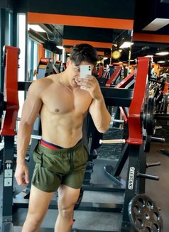 Hamza - escort in Jeddah Photo 1 of 3