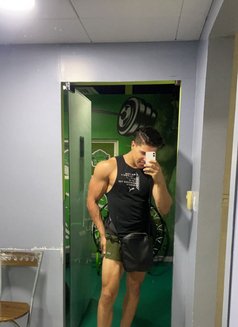 Hamza - escort in Jeddah Photo 2 of 3