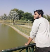 Hamza - Intérprete masculino de adultos in Lahore