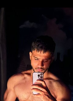 Hamzi - Acompañantes masculino in Dubai Photo 6 of 7