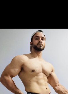 Hamzi - Acompañantes masculino in Dubai Photo 7 of 7