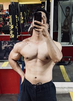 Hamzi - Intérprete masculino de adultos in Dubai Photo 5 of 5