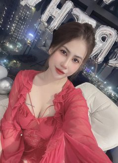 Han - puta in Abu Dhabi Photo 3 of 5