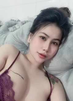 Han - puta in Abu Dhabi Photo 4 of 5