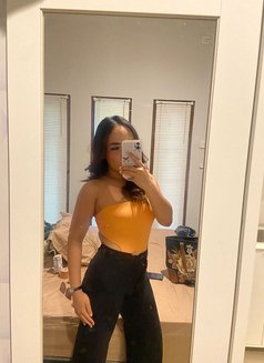 Lydia Curvy New Comer - puta in Bali Photo 6 of 11