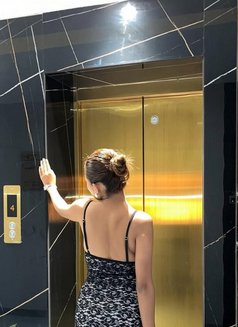 Hana - puta in Kathmandu Photo 1 of 4