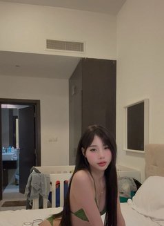 Hana - puta in Dubai Photo 2 of 6