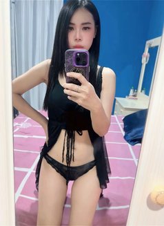 Hana - adult performer in Armenia Photo 5 of 6