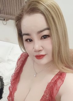 Hana - escort in New Delhi Photo 3 of 6