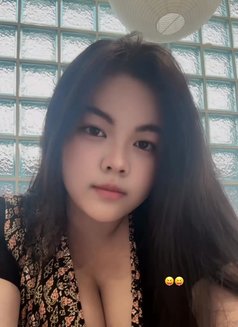 Hana - masseuse in Phuket Photo 2 of 3