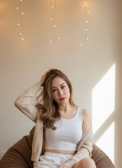 Hana - escort in Bangkok Photo 1 of 6