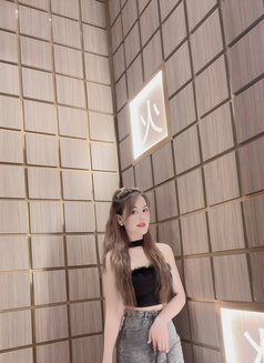 Hana - puta in Dubai Photo 7 of 10