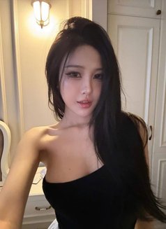 Hanah full service - escort in Doha Photo 5 of 5