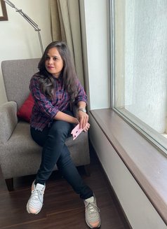 Hand Cash Payment - escort in Visakhapatnam Photo 11 of 13