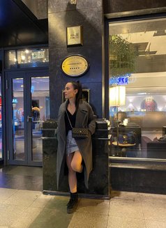 Hande - puta in İstanbul Photo 4 of 7