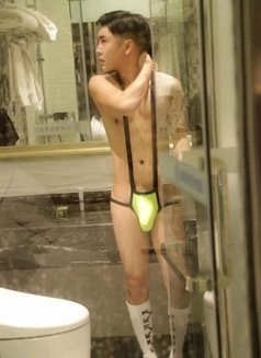 Handsome From Korea - Male escort in Paris Photo 3 of 3