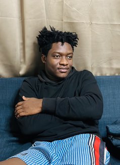 Handsome - Masajista in Accra Photo 3 of 7