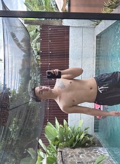 Handsome Isaac - Male escort in Makati City Photo 8 of 9