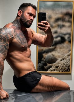 Handsome Man - Acompañantes masculino in Manila Photo 4 of 4